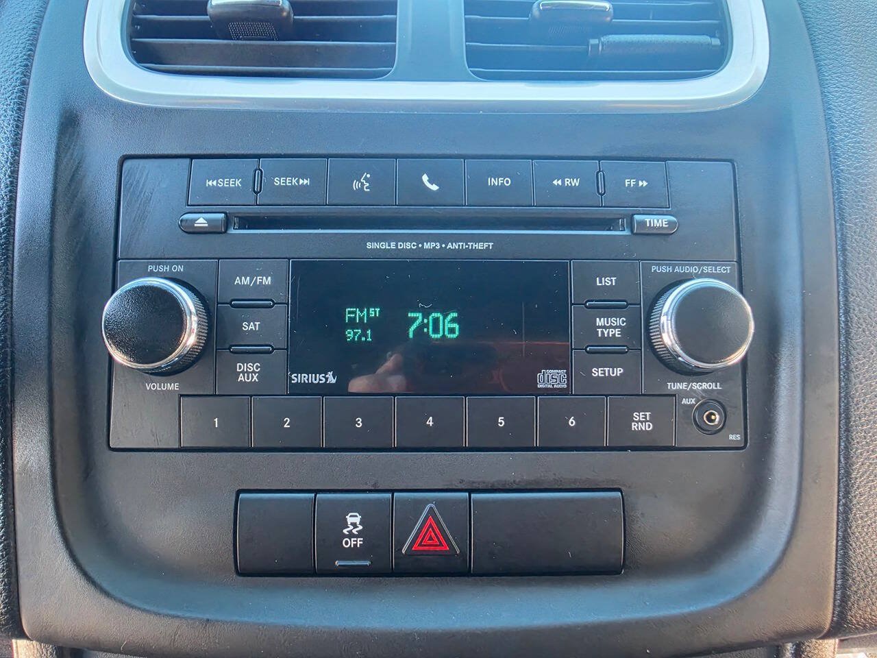 Used 2013 Dodge Avenger SE FWD image 35