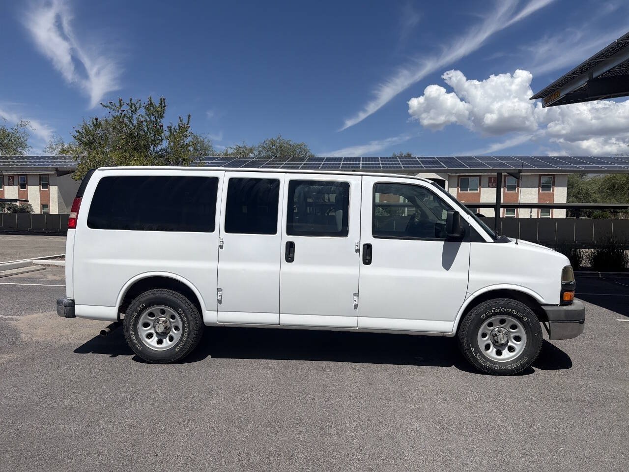 Used 2011 Chevrolet Express 1500 LT w/ LT Preferred Equipment Group RWD image 9