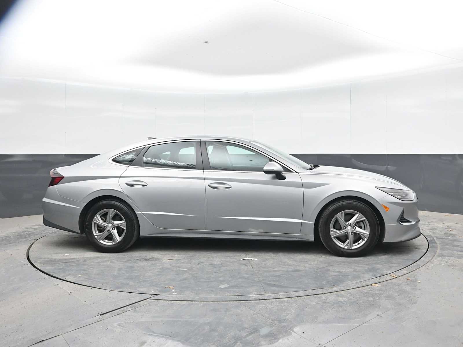 Used 2023 Hyundai Sonata SE FWD image 9