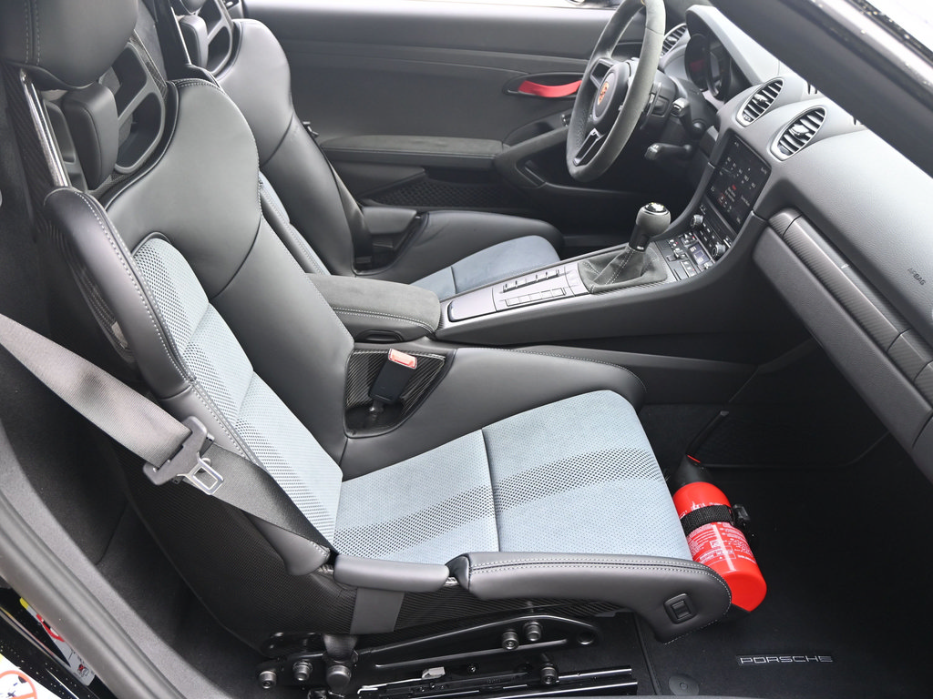 Certified 2025 Porsche 718 Boxster Spyder RS RWD image 23