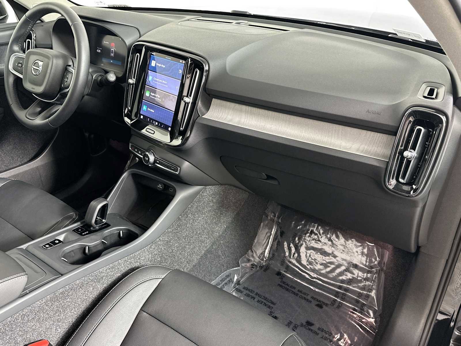 Used 2025 Volvo XC40 B5 Core w/ Protection Package Premier image 28