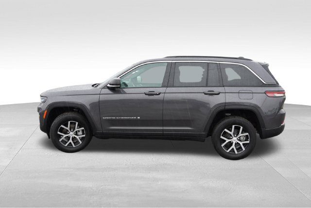 Certified 2024 Jeep Grand Cherokee Limited w/ Luxury Tech Group II AWD/4WD image 10