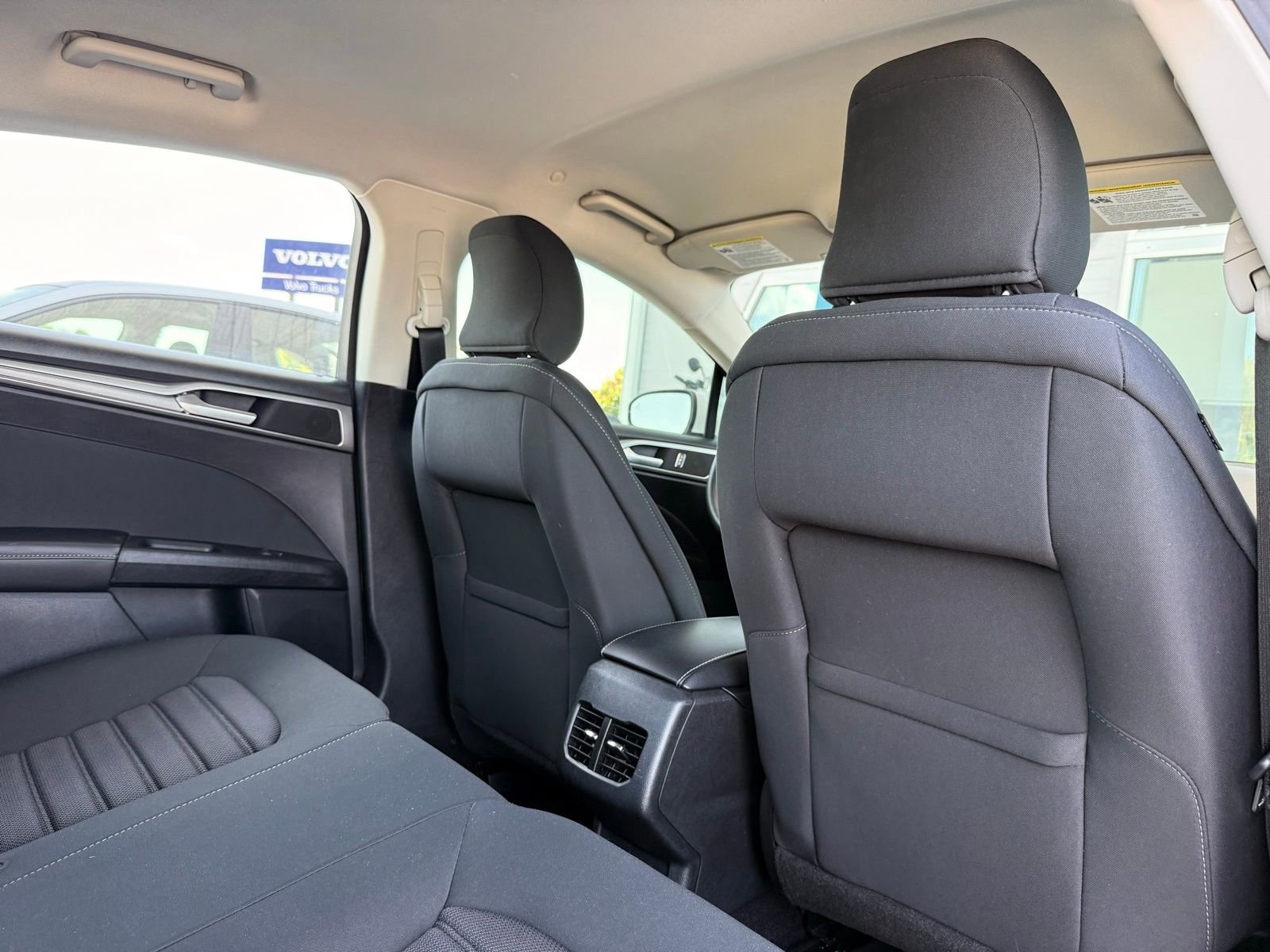 Used 2019 Ford Fusion SE FWD image 17