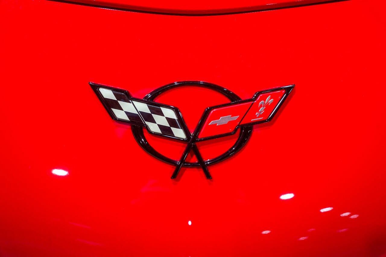 Used 2001 Chevrolet Corvette Coupe RWD image 21