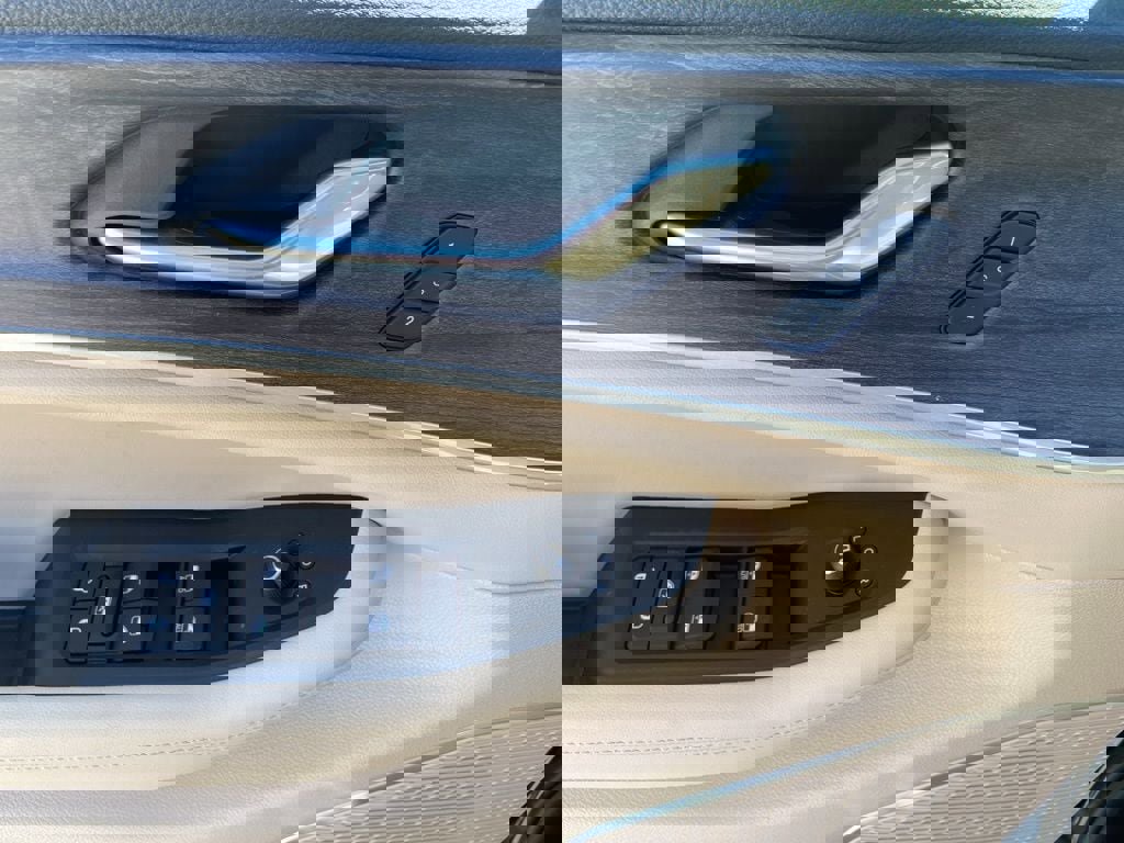 New 2025 Jeep Grand Cherokee L Limited w/ Black Appearance Package image 16