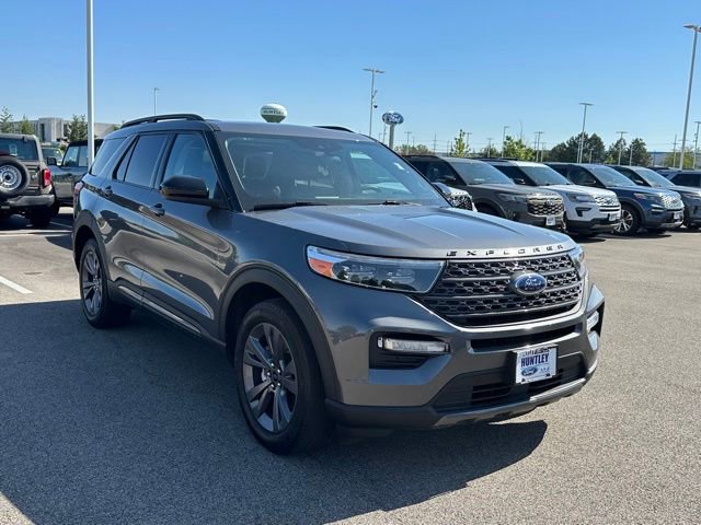 Used 2024 Ford Explorer XLT w/ Equipment Group 202A AWD/4WD image 3