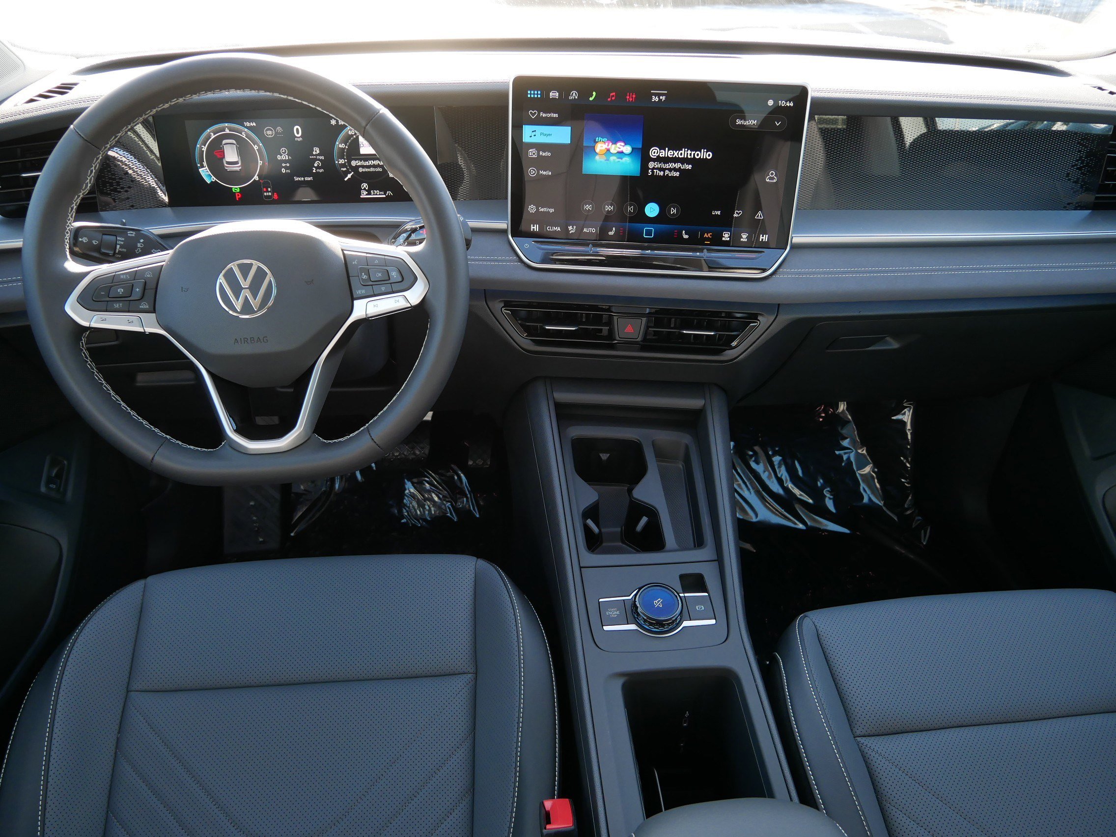 New 2026 Volkswagen Tiguan SE image 8