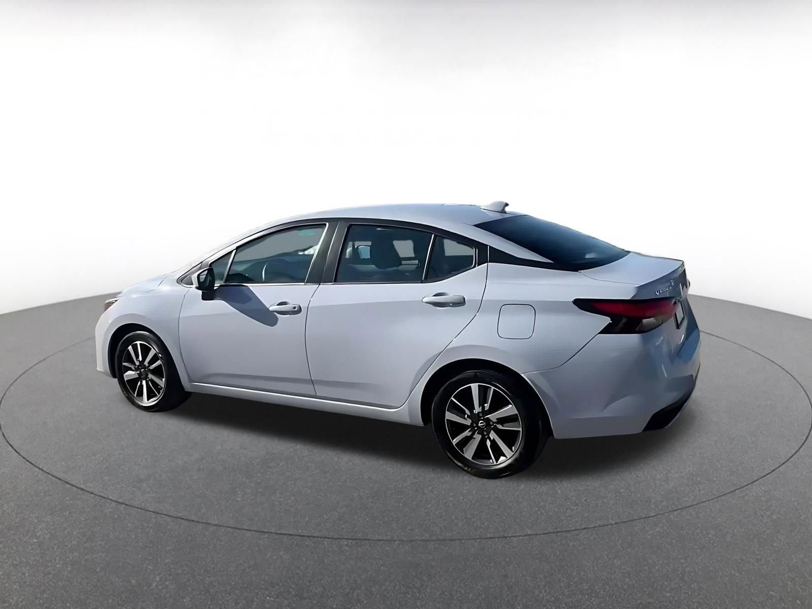 Used 2025 Nissan Versa SV image 10