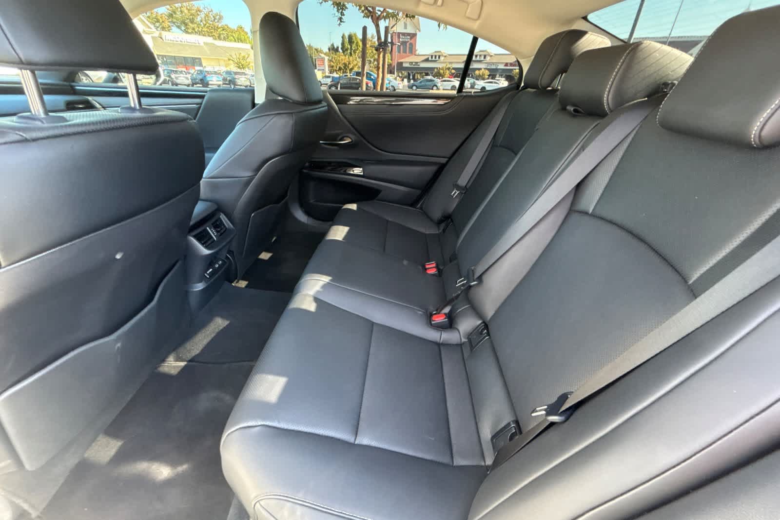 Used 2025 Lexus ES 350 w/ Accessory Package (Z2) FWD image 4