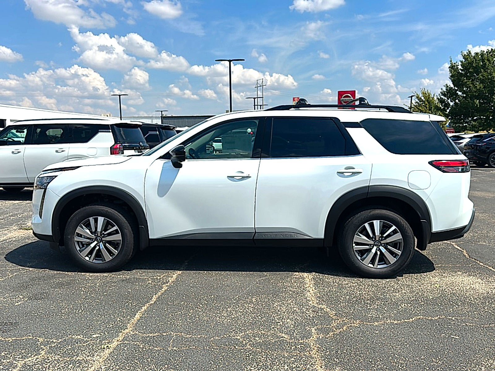 New 2026 Nissan Pathfinder SL FWD image 5