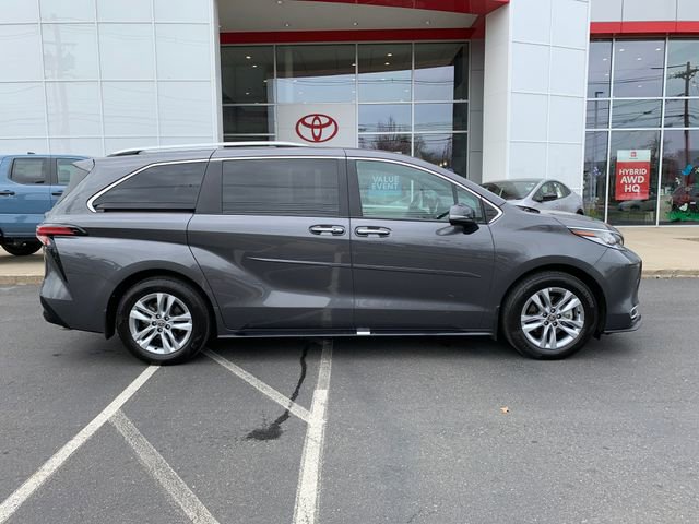 Used 2025 Toyota Sienna Limited video 2