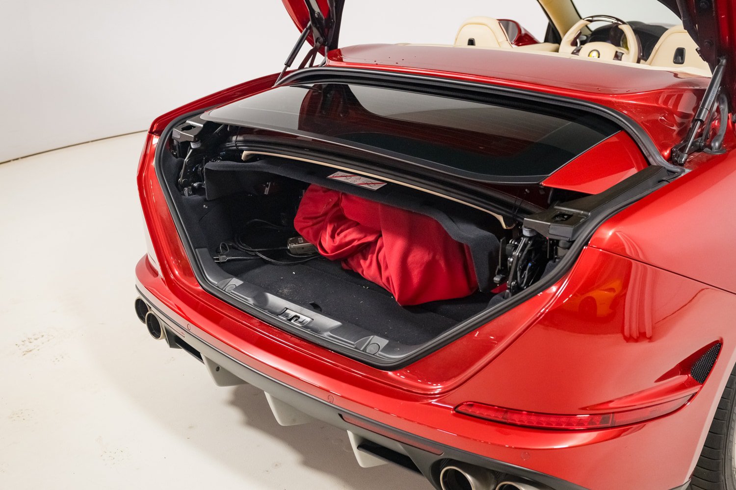 Used 2015 Ferrari California T RWD image 59