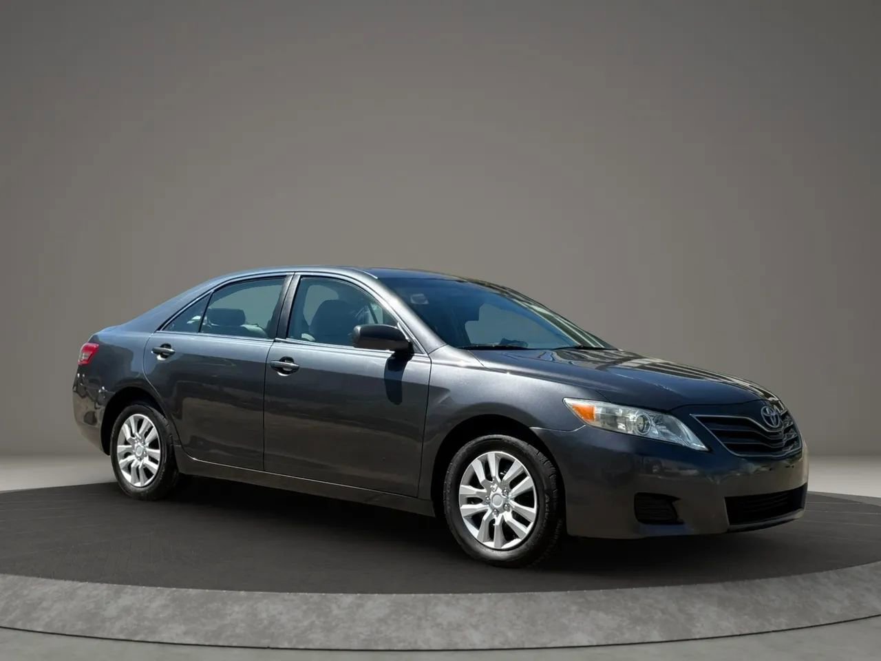 Used 2011 Toyota Camry LE image 3