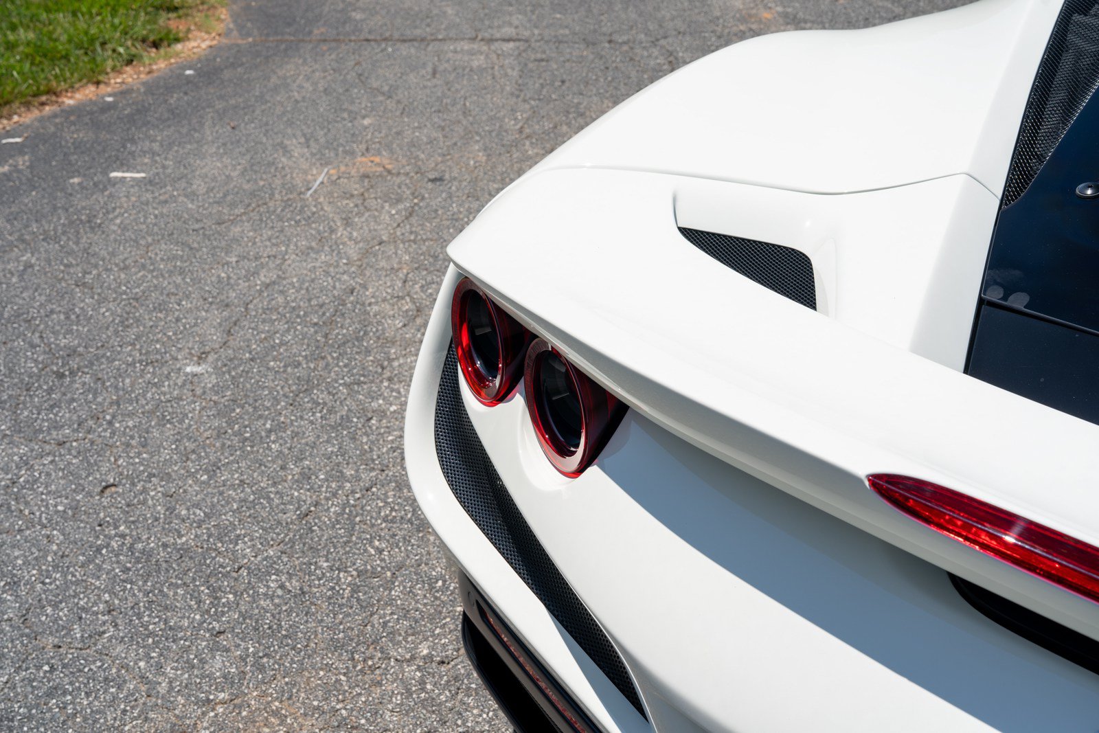 Used 2022 Ferrari F8 Tributo RWD image 18