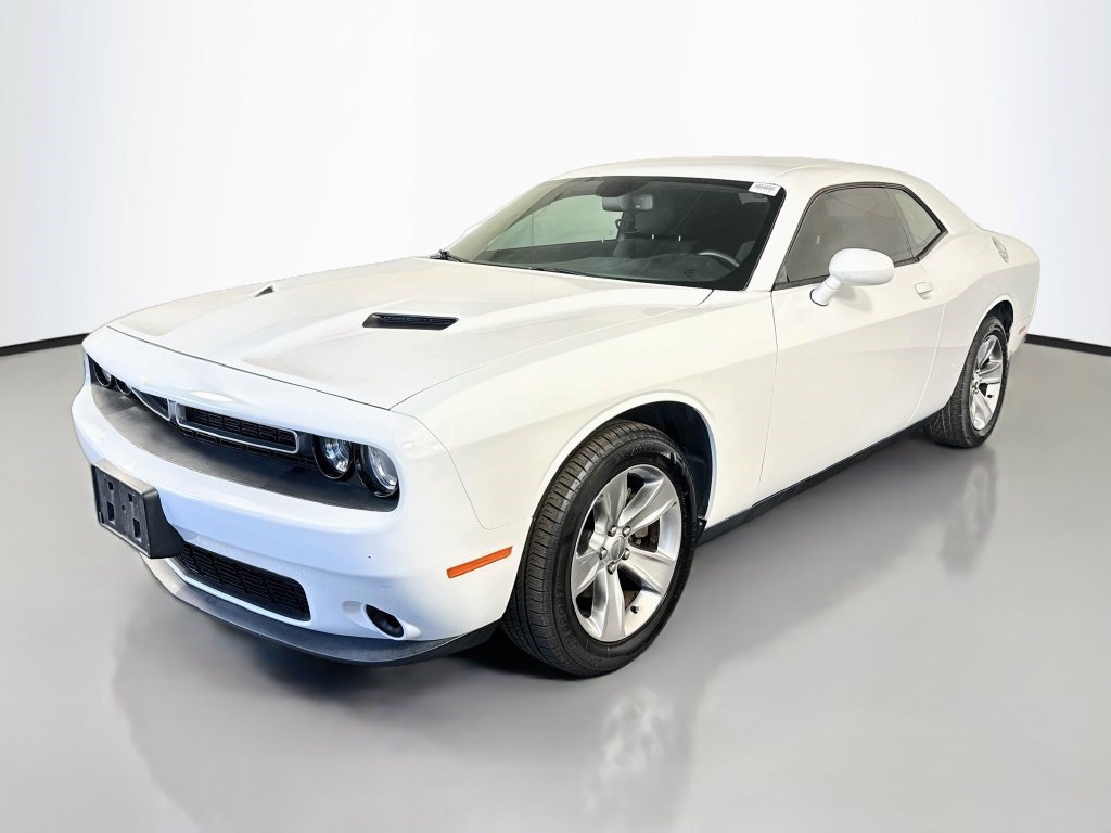 Used 2017 Dodge Challenger SXT w/ Driver Convenience Group RWD image 4