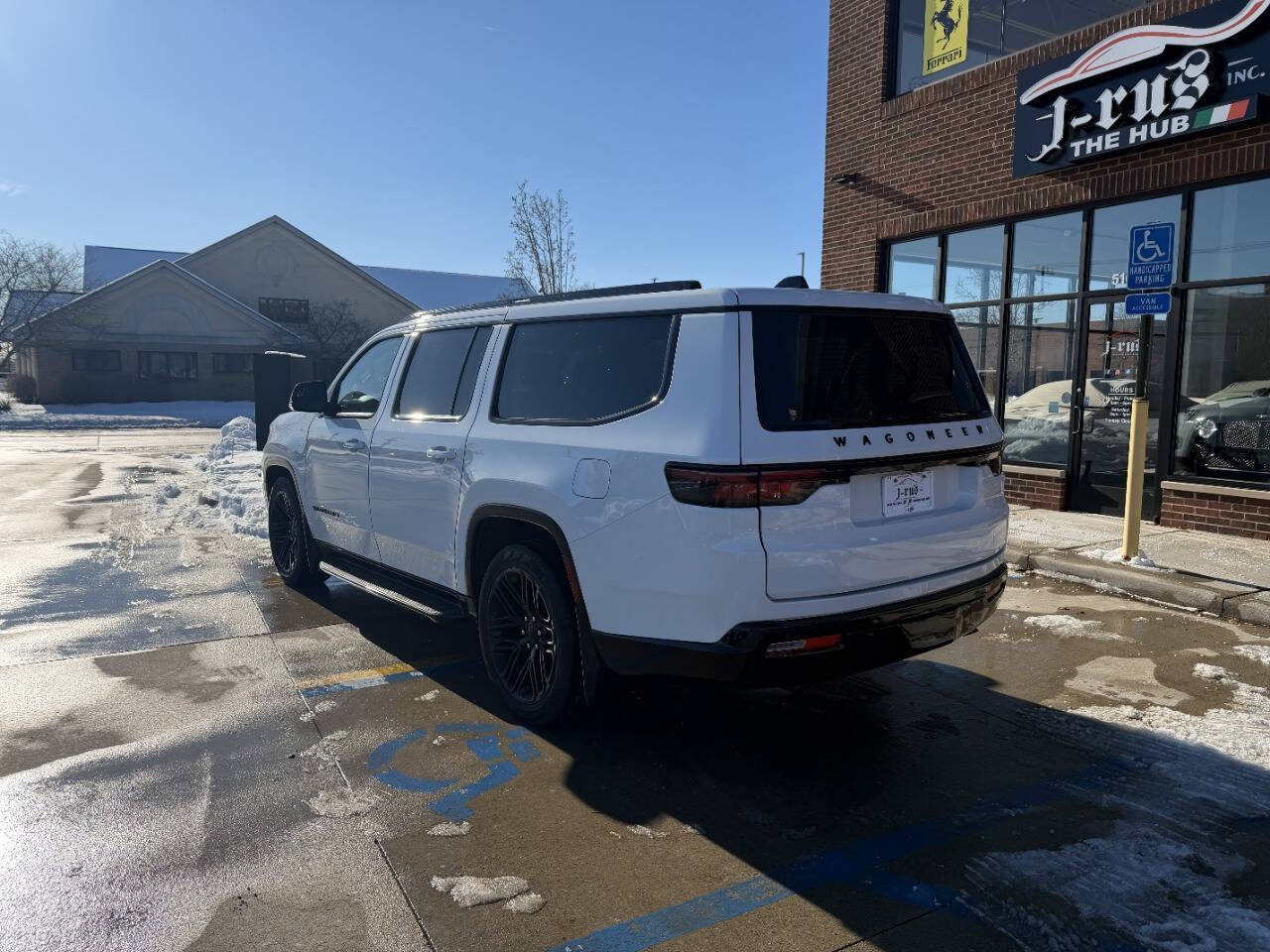 Used 2024 Jeep Wagoneer L Series II w/ Convenience Group I image 9