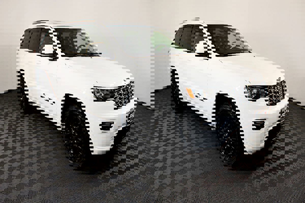 Used 2020 Jeep Grand Cherokee Altitude image 5