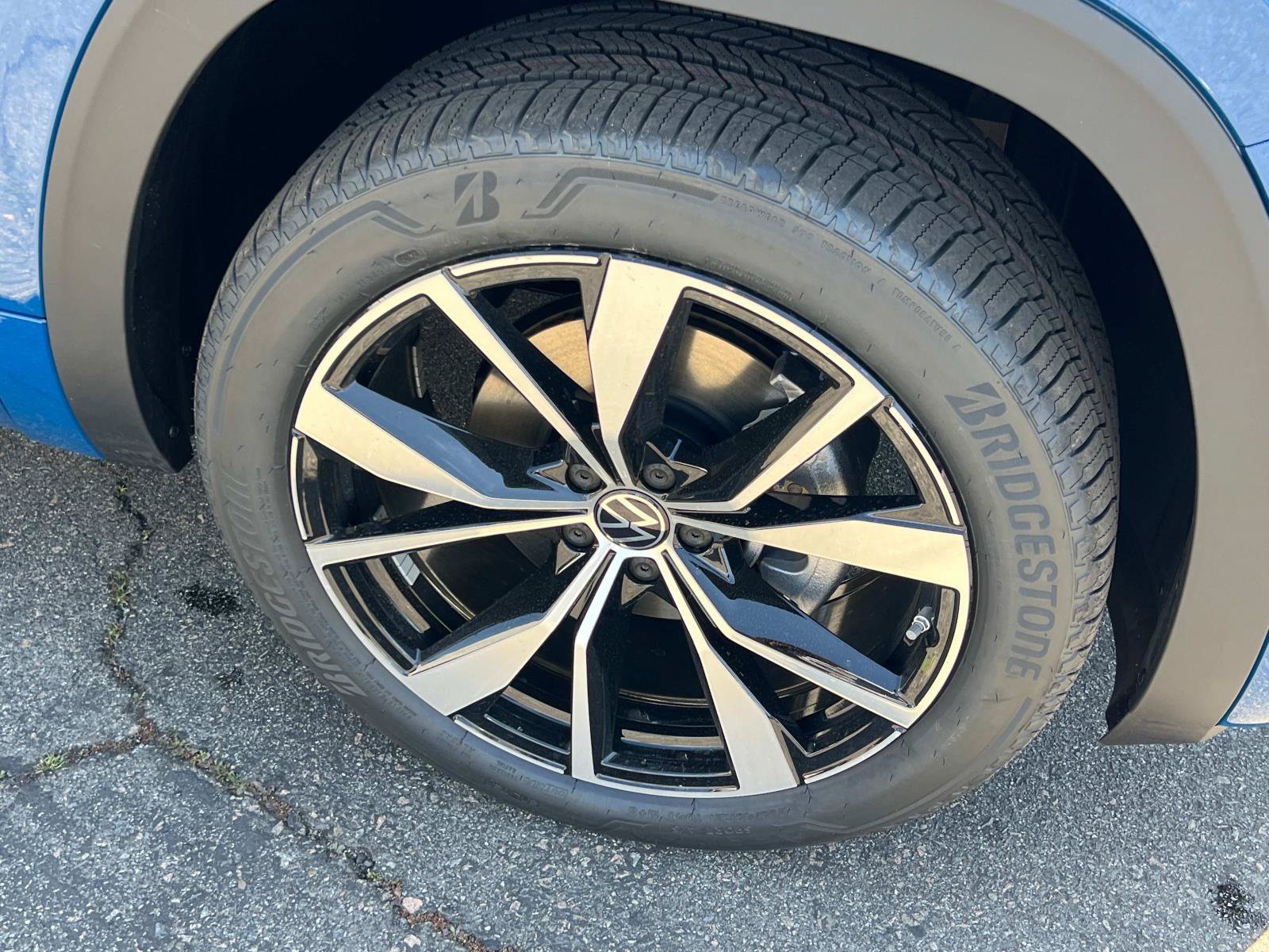Certified 2025 Volkswagen Atlas SEL Premium R-Line AWD/4WD image 9