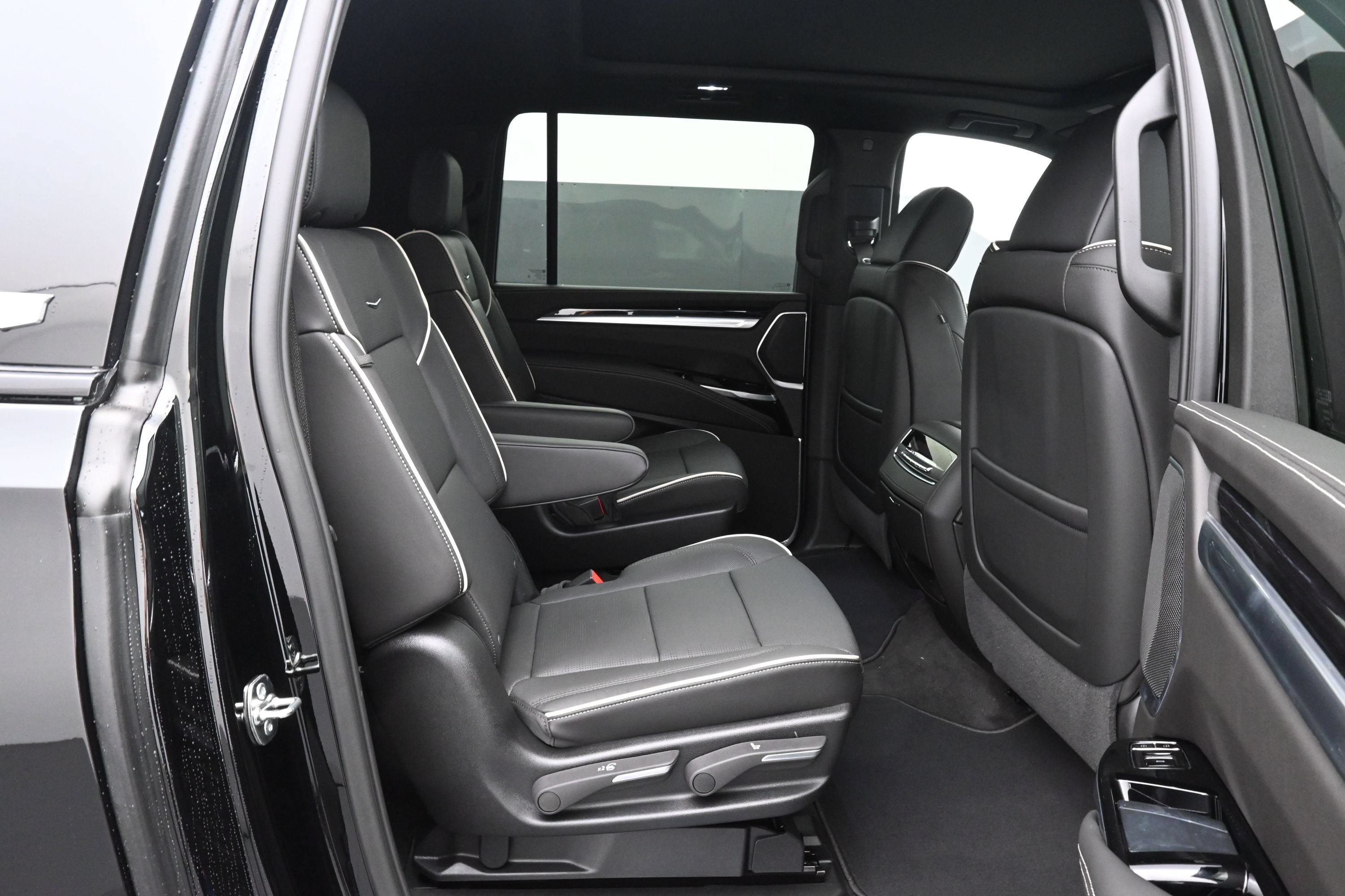 New 2026 Cadillac Escalade ESV Sport w/ Touring Package AWD/4WD image 12