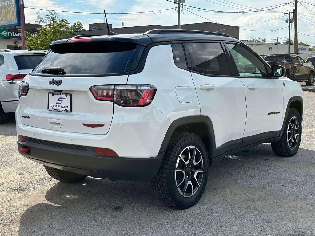 Used 2024 Jeep Compass Trailhawk image 8