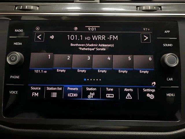 Used 2023 Volkswagen Tiguan SE w/ Panoramic Sunroof Package FWD image 42