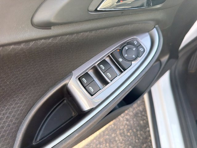 Used 2022 Chevrolet Malibu LS FWD image 11