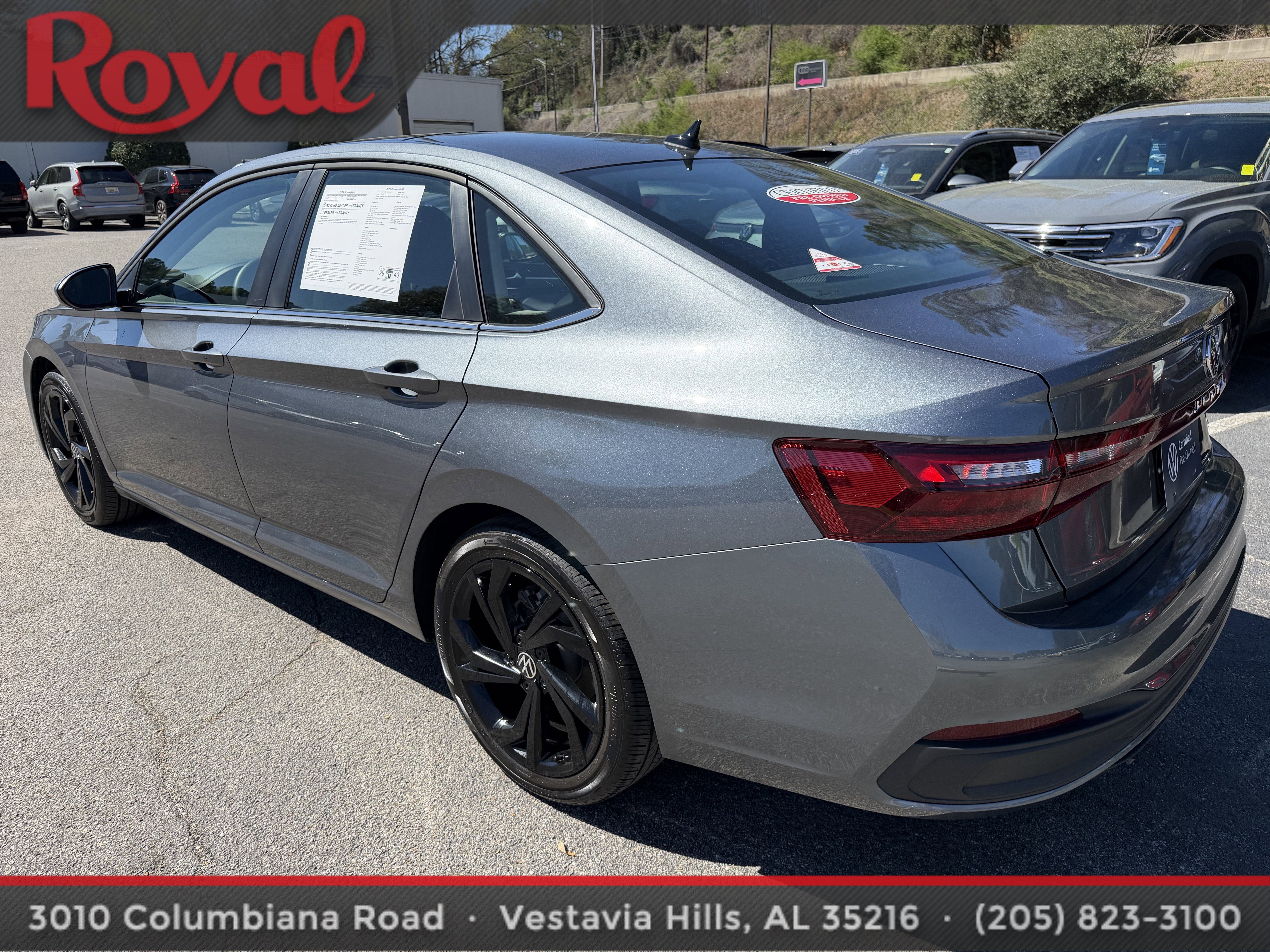 Certified 2025 Volkswagen Jetta SE w/ Sunroof Package image 7