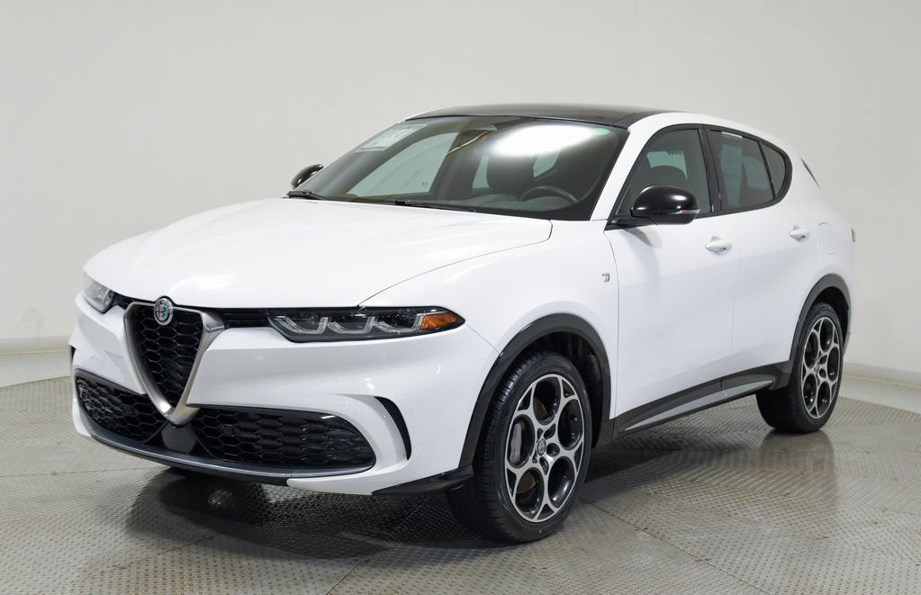 Used 2024 Alfa Romeo Tonale Ti w/ Premium Interior Package AWD/4WD image 5