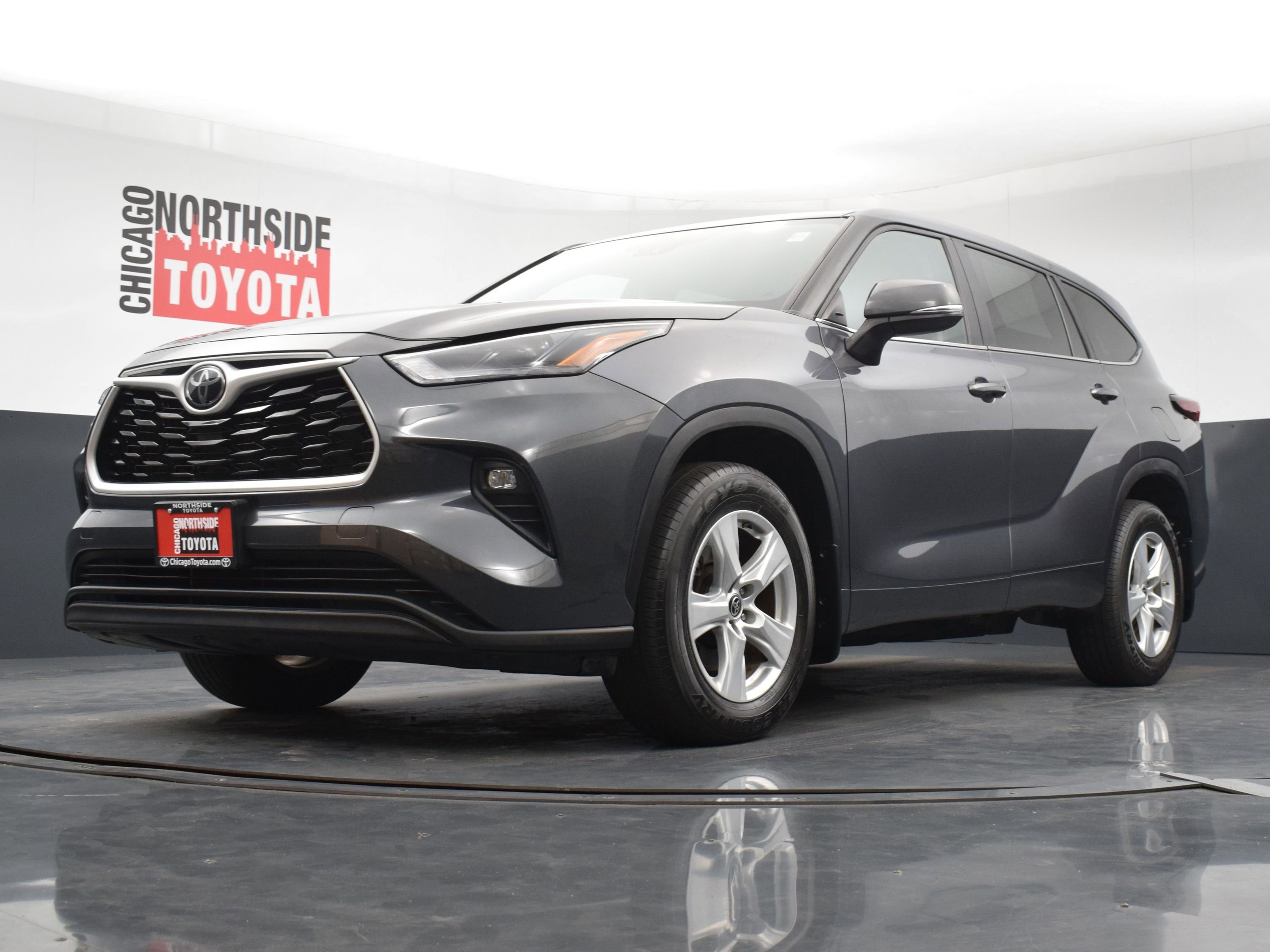 Used 2024 Toyota Highlander LE image 33
