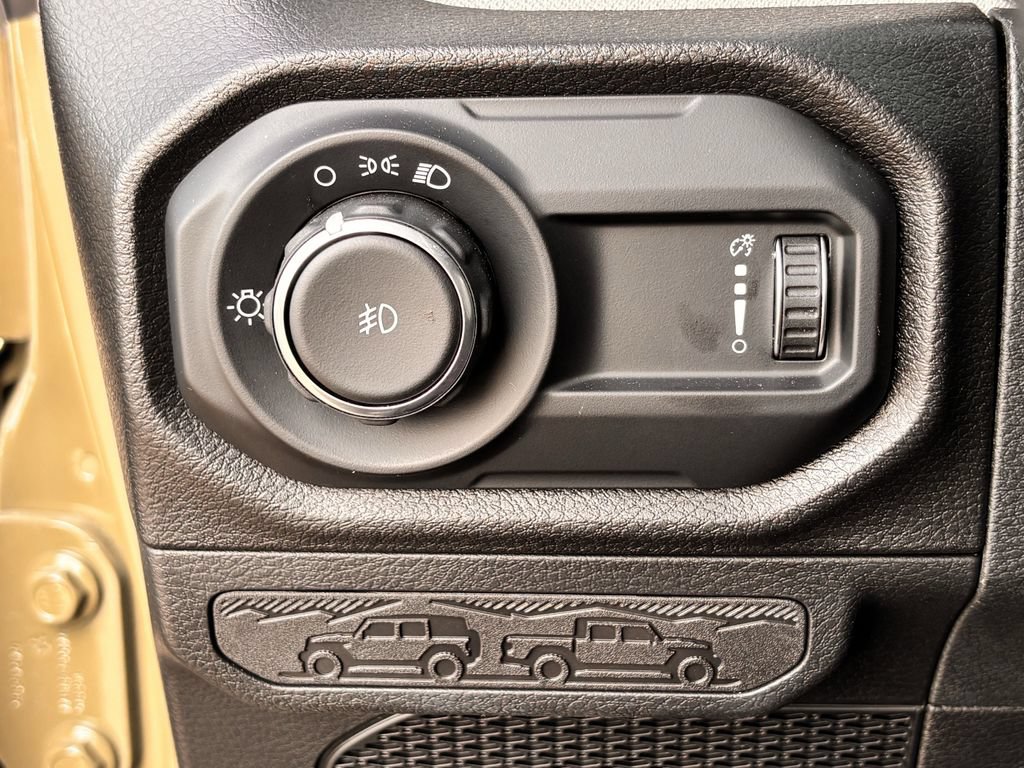 Used 2025 Jeep Wrangler Sport AWD/4WD image 21