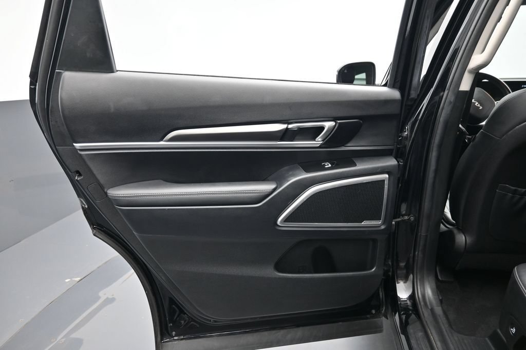 Used 2024 Kia Telluride LX FWD image 24