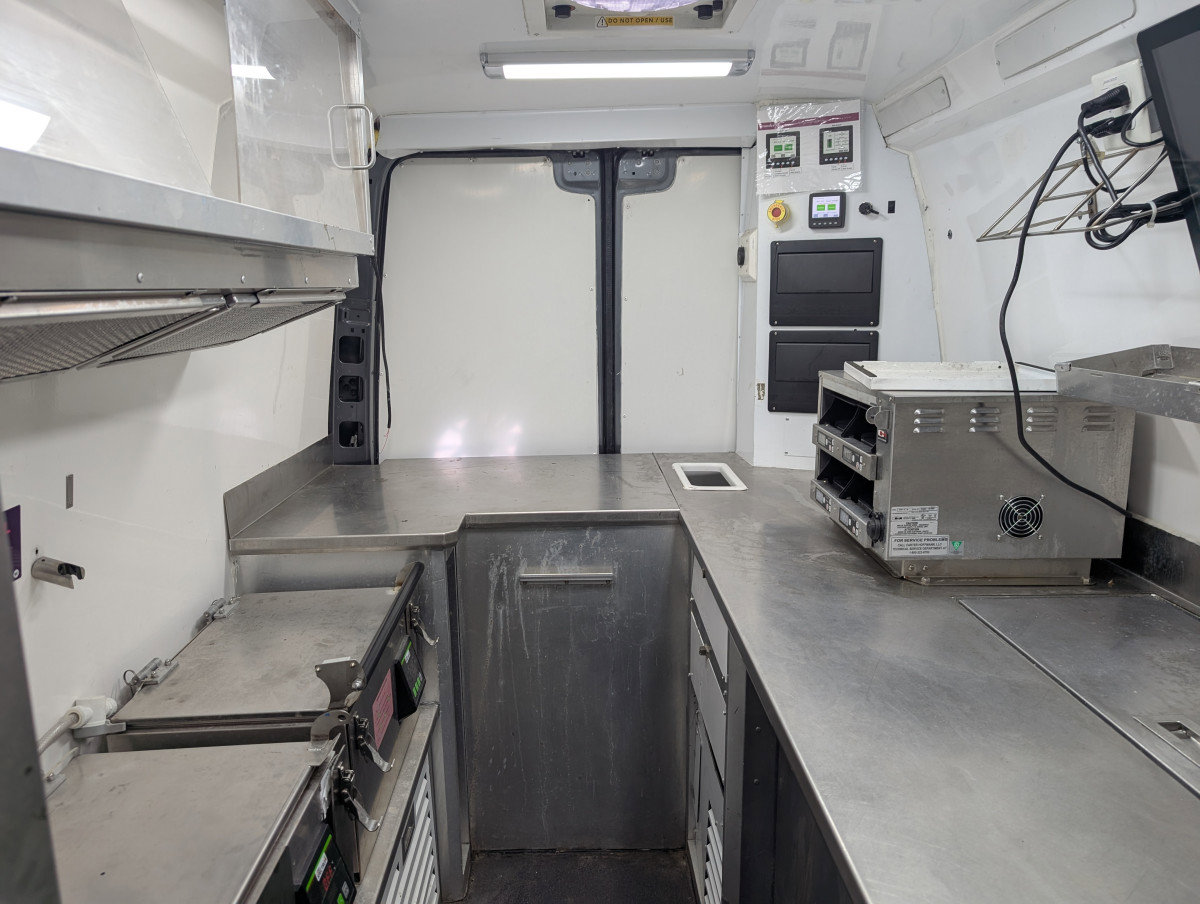 Used 2021 Mercedes-Benz Sprinter 4500 w/ Parking Package image 20