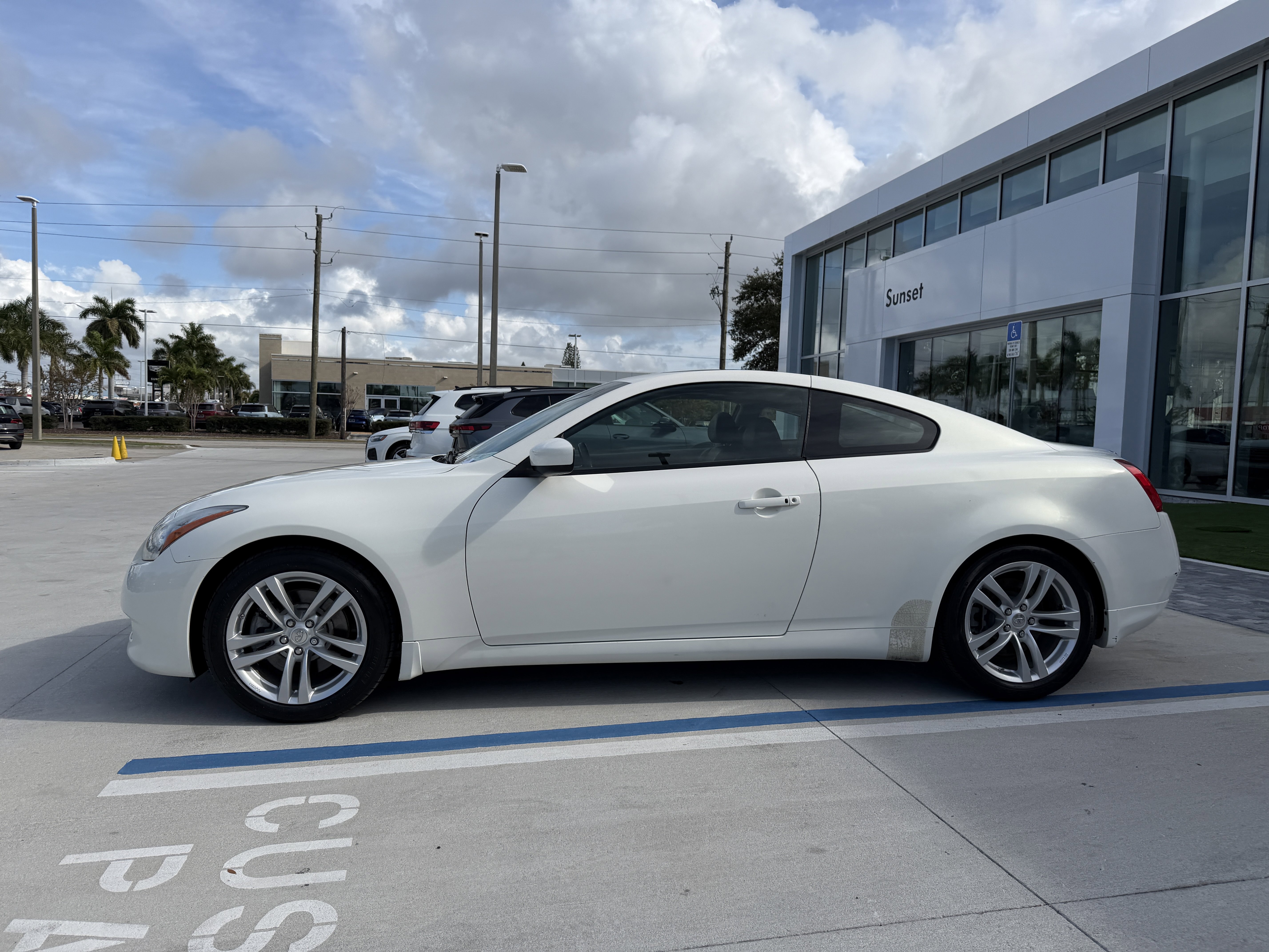 Used 2010 INFINITI G37 Journey w/ Premium Pkg image 6