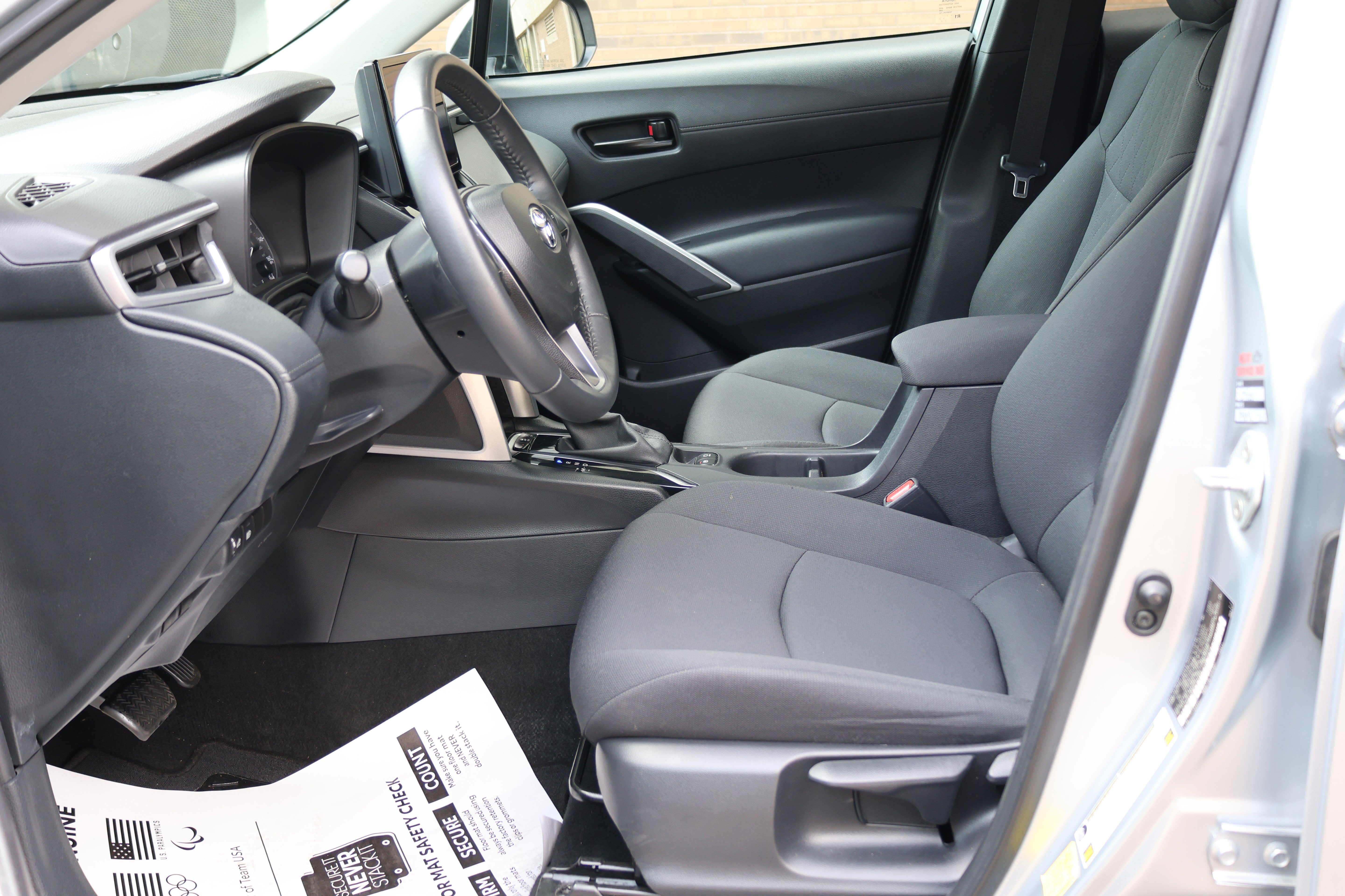 Used 2024 Toyota Corolla Cross LE AWD/4WD image 20