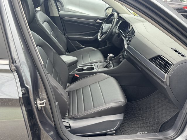 Used 2023 Volkswagen Jetta SE w/ Panoramic Sunroof Package FWD image 29