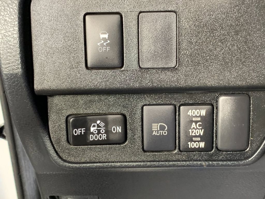 Used 2021 Toyota Tacoma TRD Off-Road w/ Technology Package AWD/4WD image 17