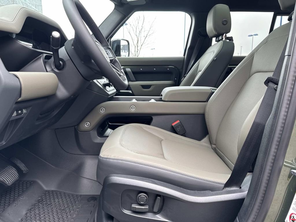 New 2026 Land Rover Defender 110 X-Dynamic SE image 19