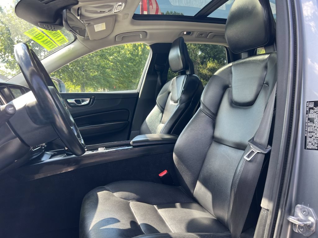 Used 2019 Volvo XC60 T5 Momentum w/ Premium Package AWD/4WD image 9