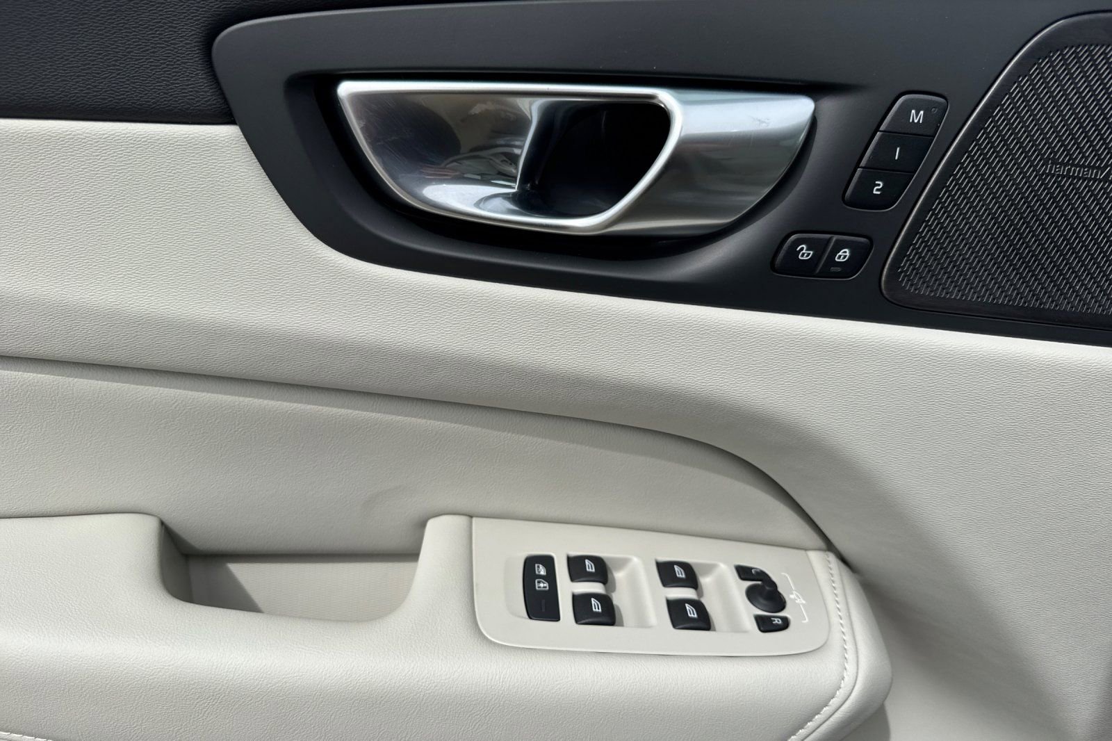 New 2026 Volvo XC60 B5 Ultra w/ Protection Package Premier image 14