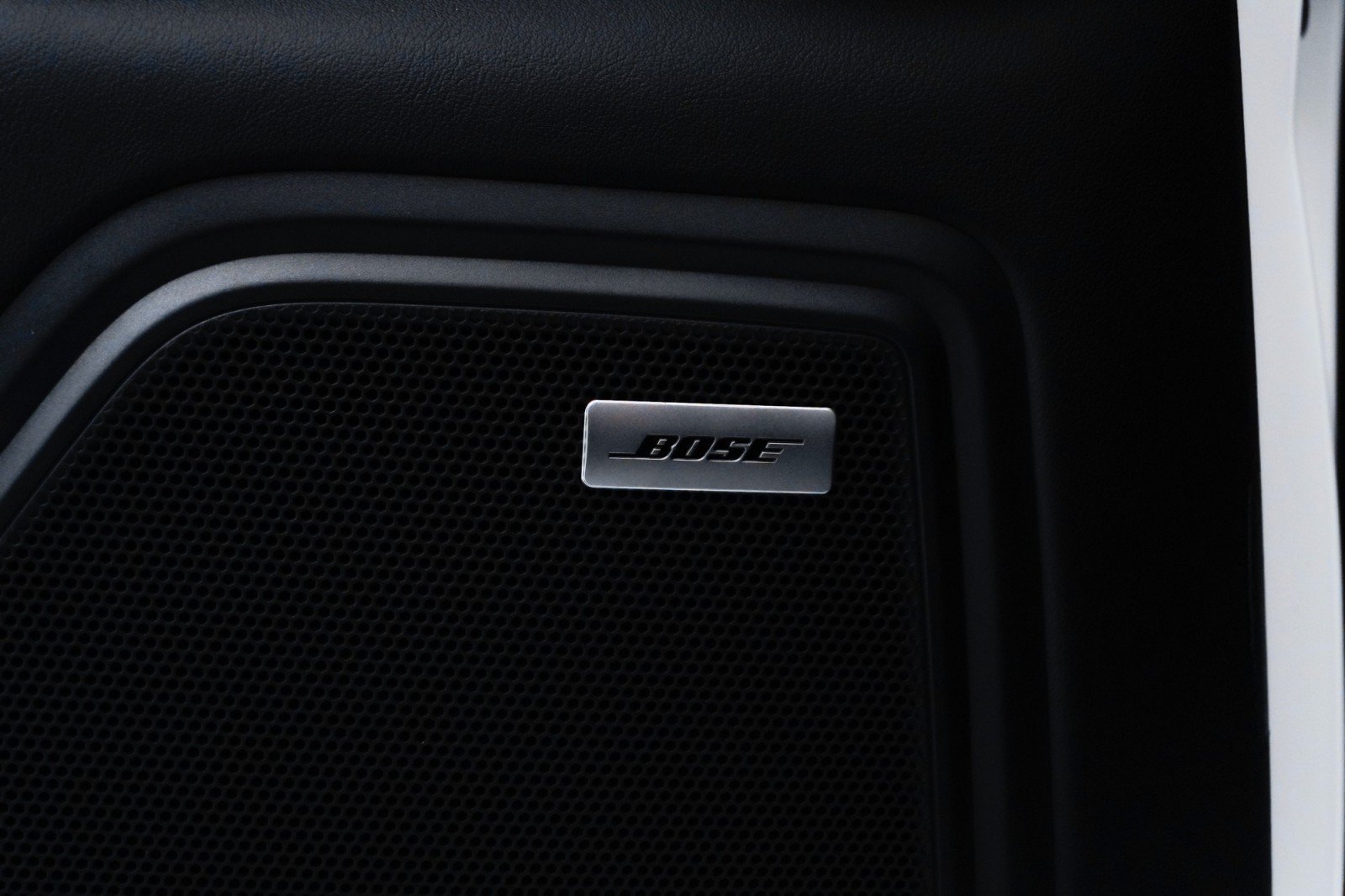 Certified 2023 Porsche Macan Turbo AWD/4WD image 18