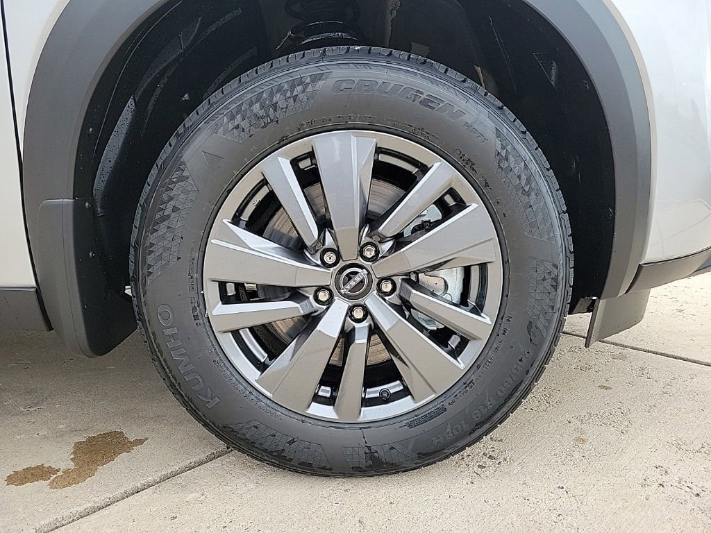 New 2025 Nissan Pathfinder SV image 9