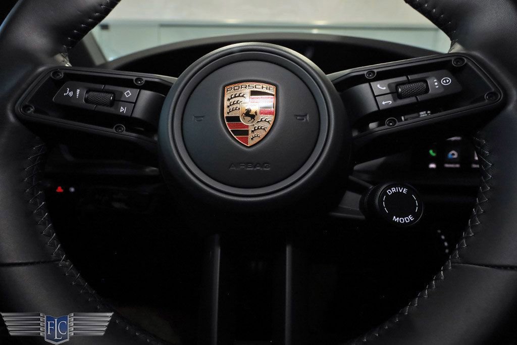 Used 2022 Porsche 911 50th Anniversary Edition image 34