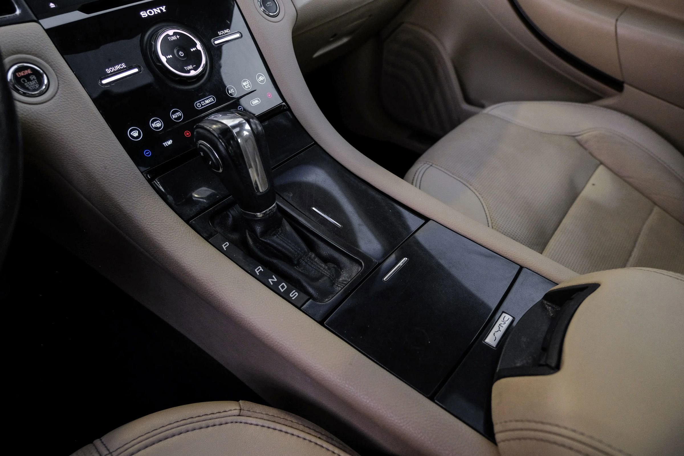 Used 2019 Ford Taurus Limited image 33