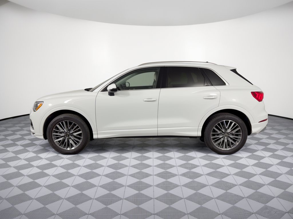 Certified 2022 Audi Q3 2.0T Premium w/ Convenience Package AWD/4WD image 2