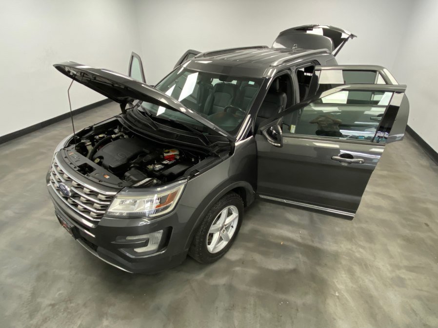 Used 2017 Ford Explorer XLT w/ Equipment Group 202A AWD/4WD image 45