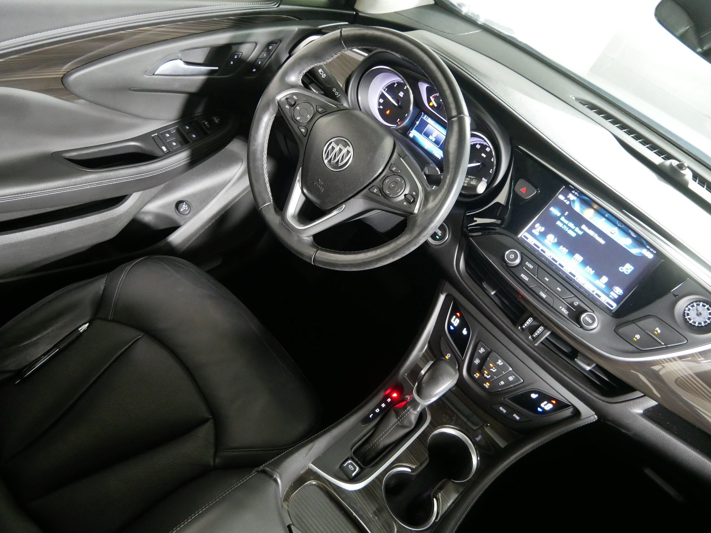 Used 2020 Buick Envision Essence FWD image 9