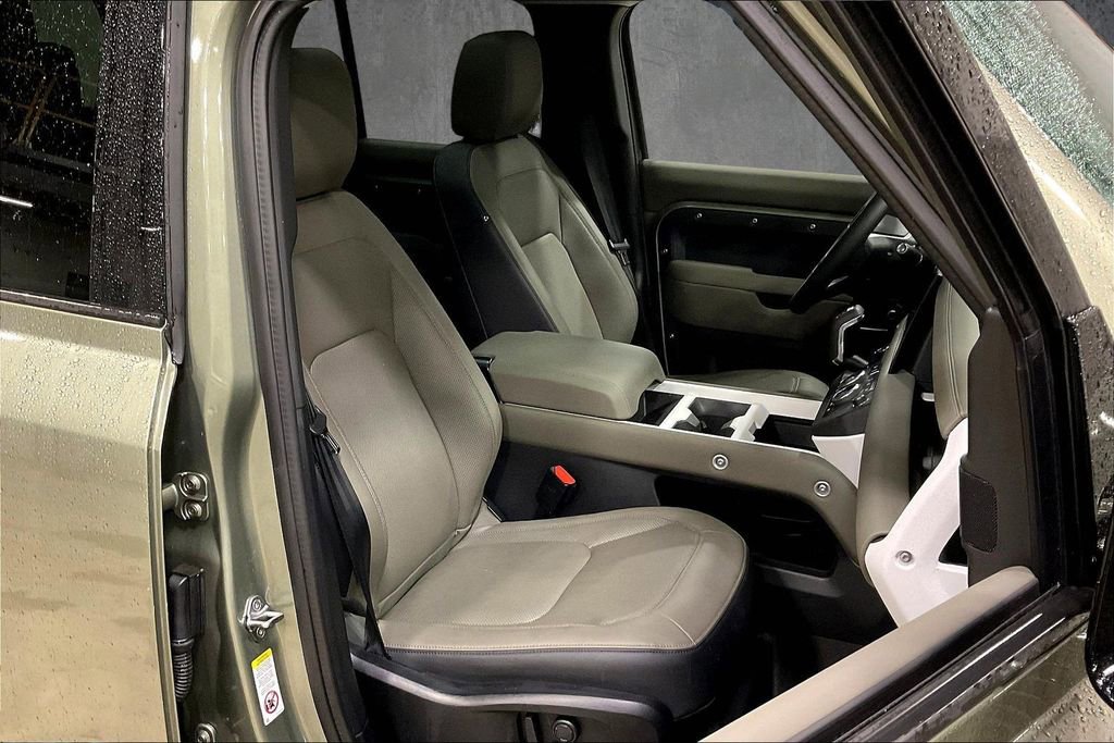 Used 2025 Land Rover Defender 110 S image 29