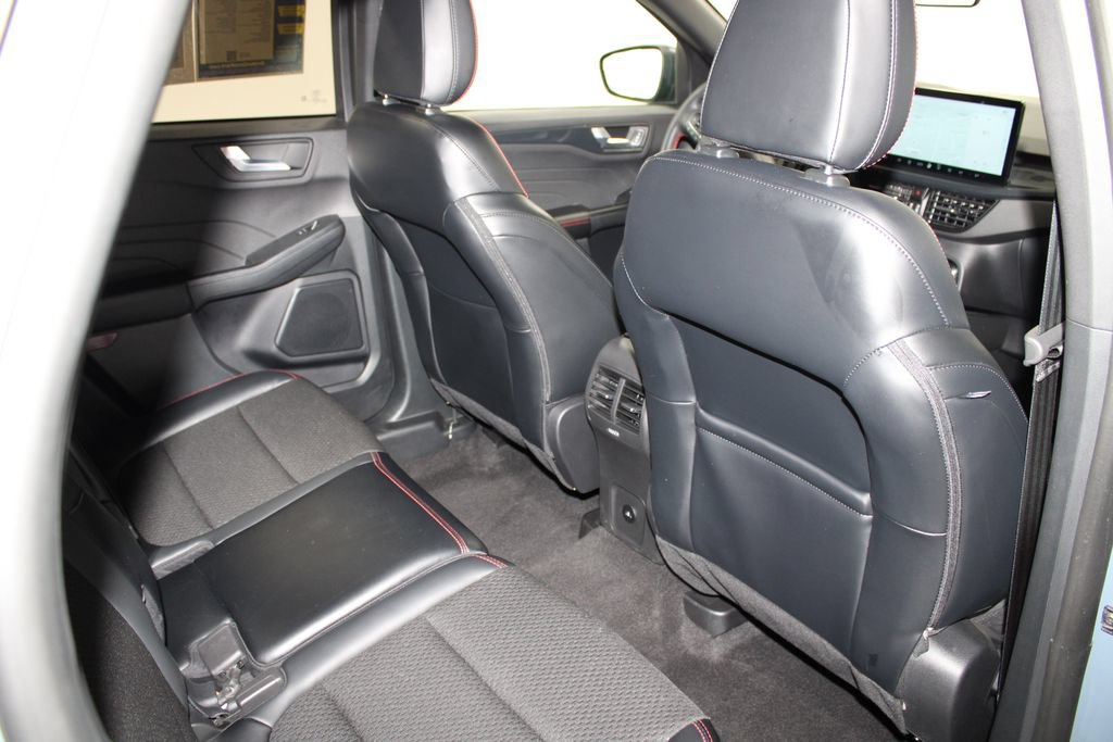 Used 2025 Ford Escape ST-Line w/ Tech Pack #1 FWD image 32