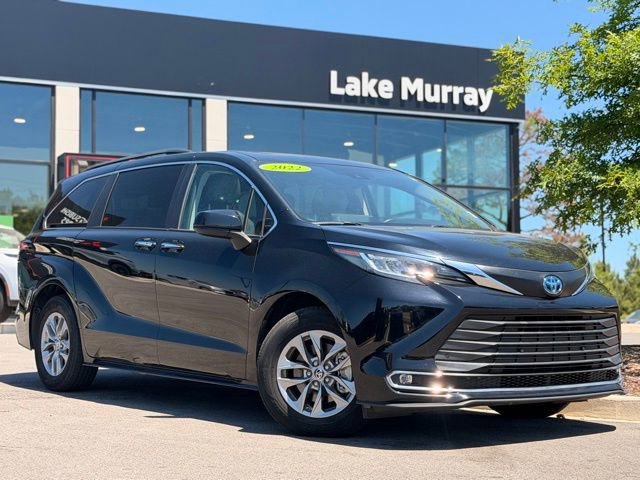 Used 2022 Toyota Sienna XLE