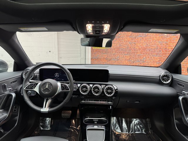 Used 2025 Mercedes-Benz CLA 250 4MATIC image 12